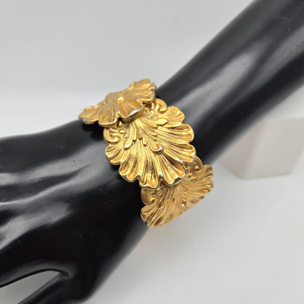 Lisner Hinged Clamper Bracelet Art Nouveau Victorian Revival Repousse Vintage